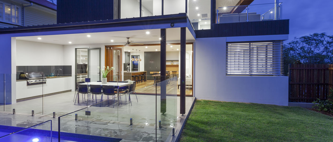Glass pool fencing